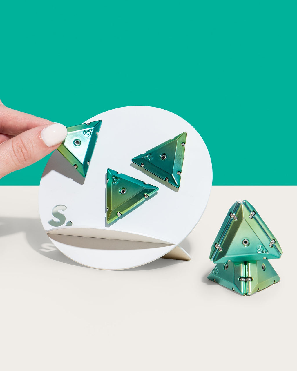 The Show-off Stand - Magnetic Display and Building Board