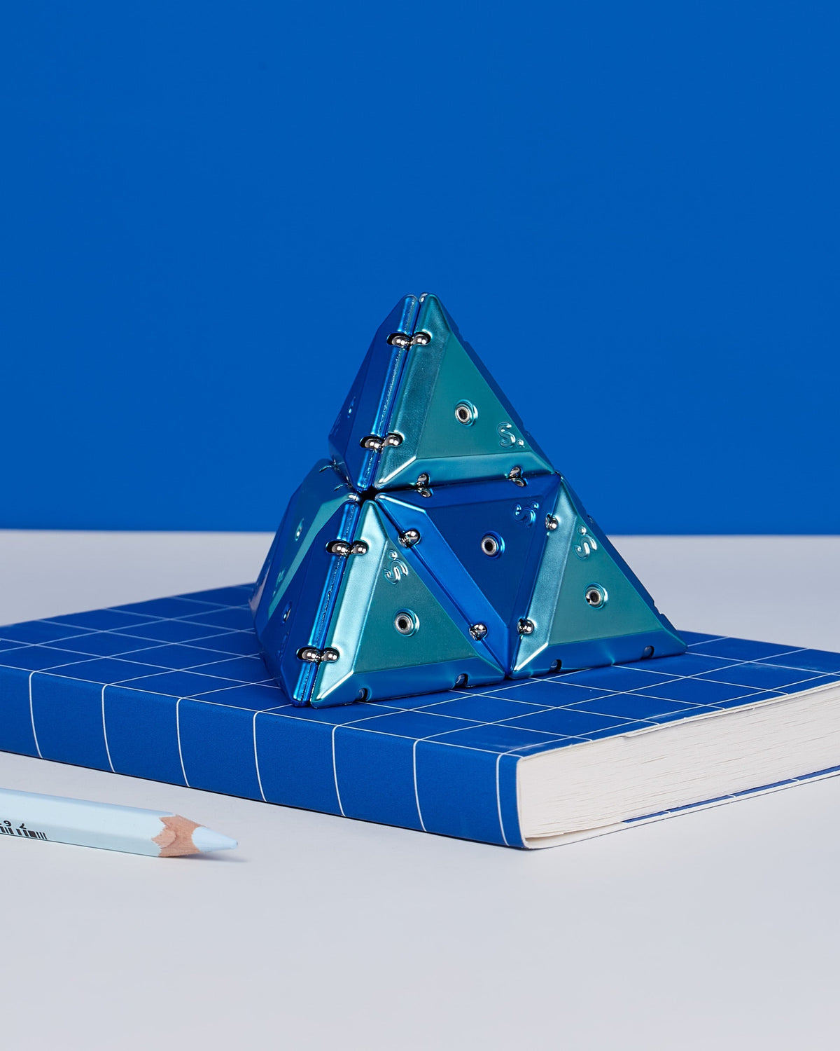 Chrome Pyramid Geode - Magnetic Shape Building Set