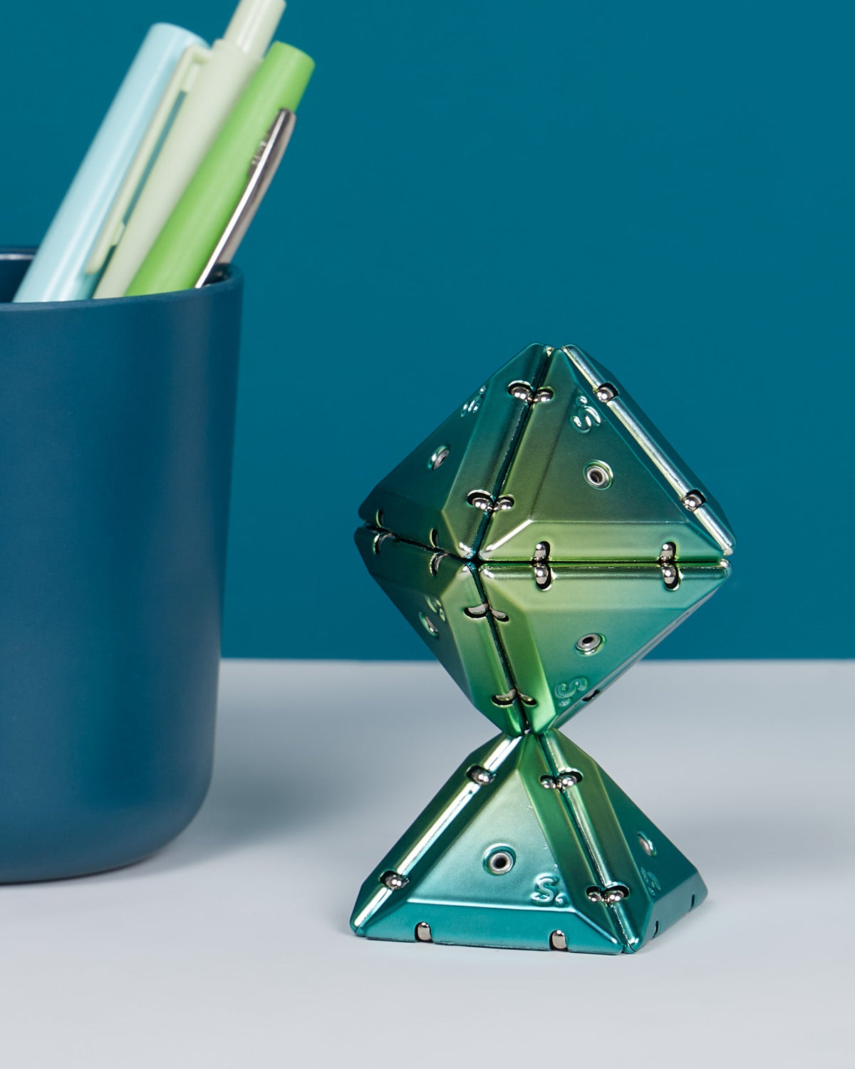 Chrome Pyramid Geode - Magnetic Shape Building Set