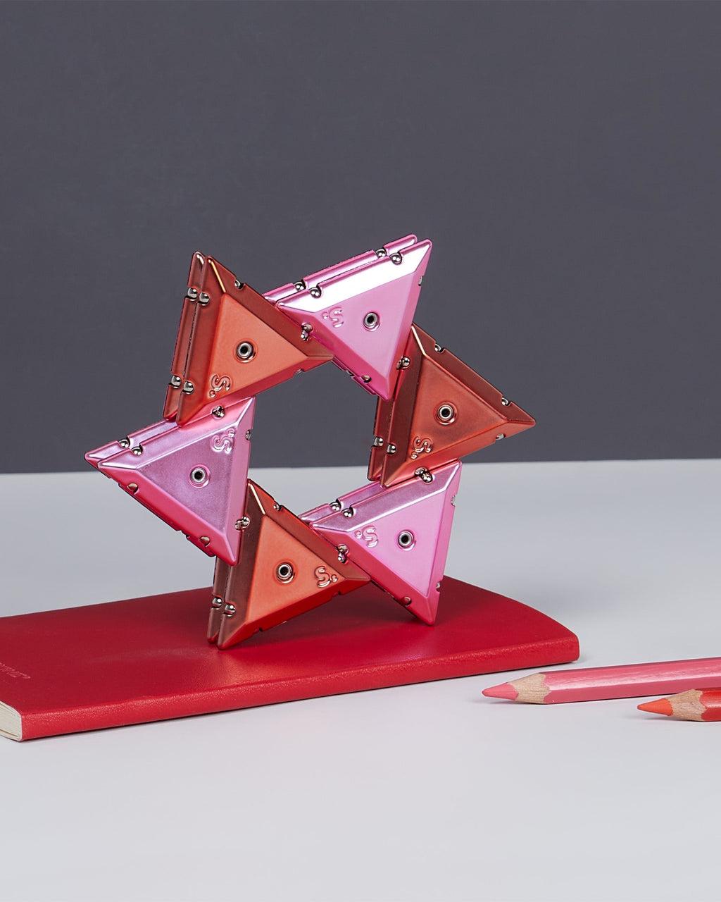 Chrome Pyramid Geode - Magnetic Shape Building Set