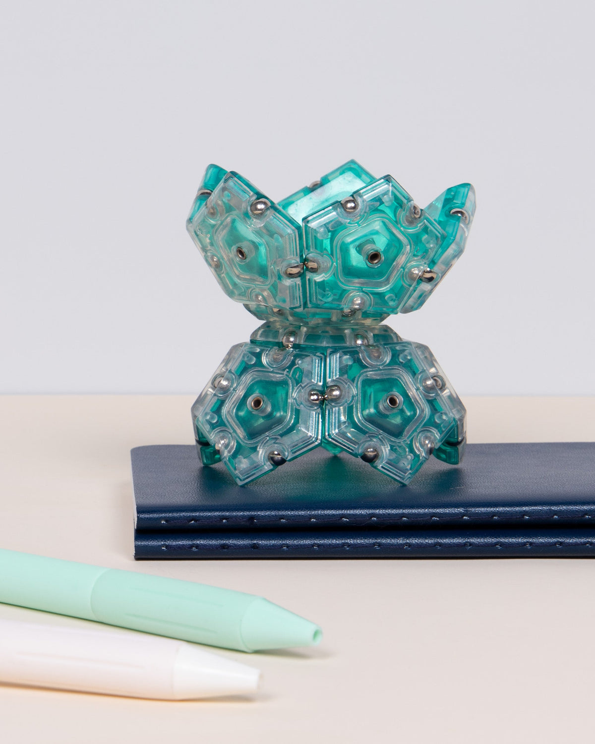Crystal Geode Sphere - Magnetic Shape Building Set