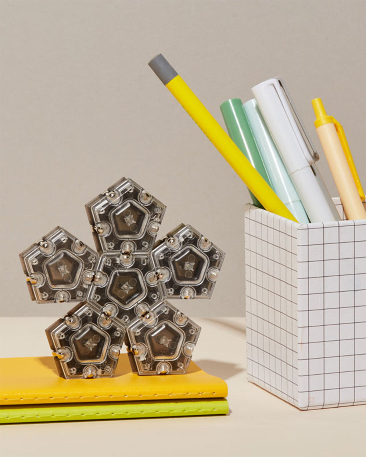 Crystal Geode Sphere - Magnetic Shape Building Set